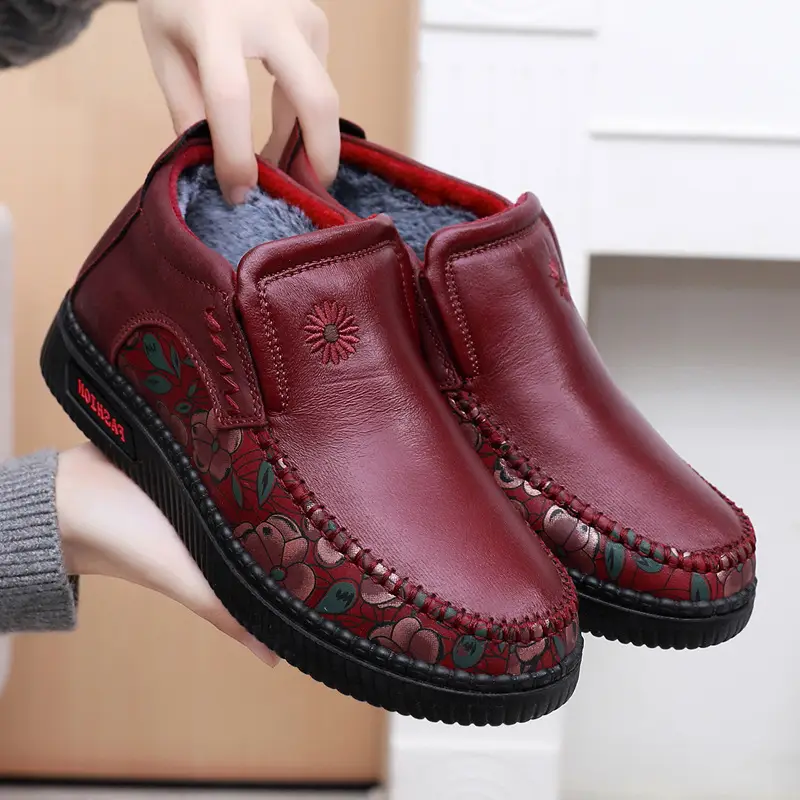 Winter old Beijing cloth shoes women's cotton-padded shoes middle-aged and elderly fleece-lined thick warm mom shoes soft bottom non-slip snow boots