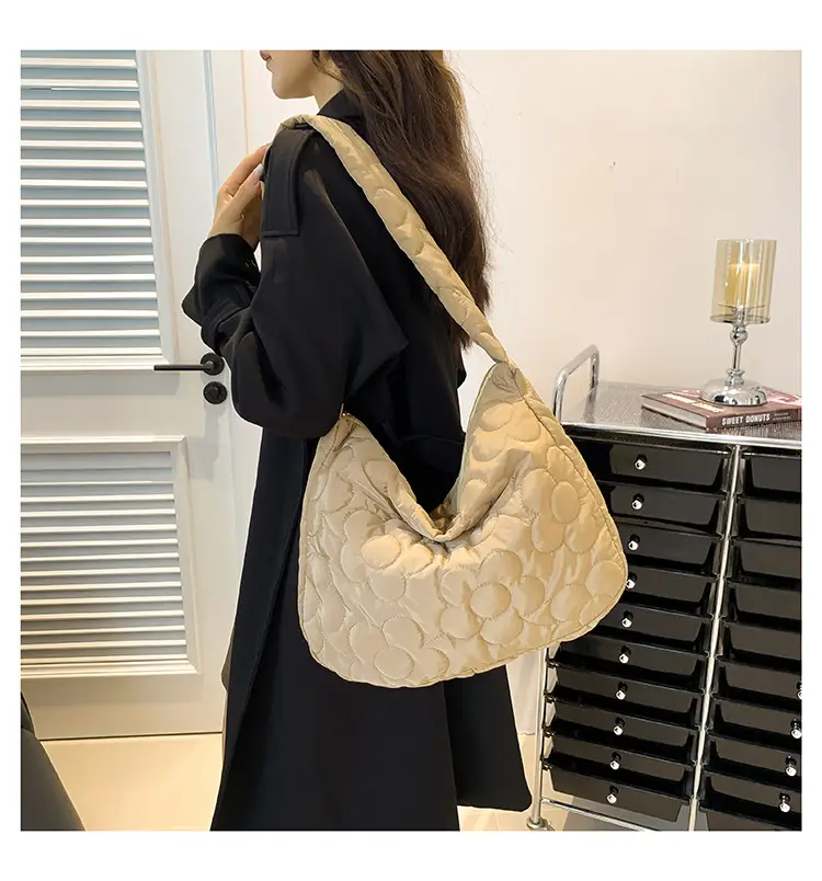 Black Quilted Shoulder Bag for Women 2023 Winter — feature 10