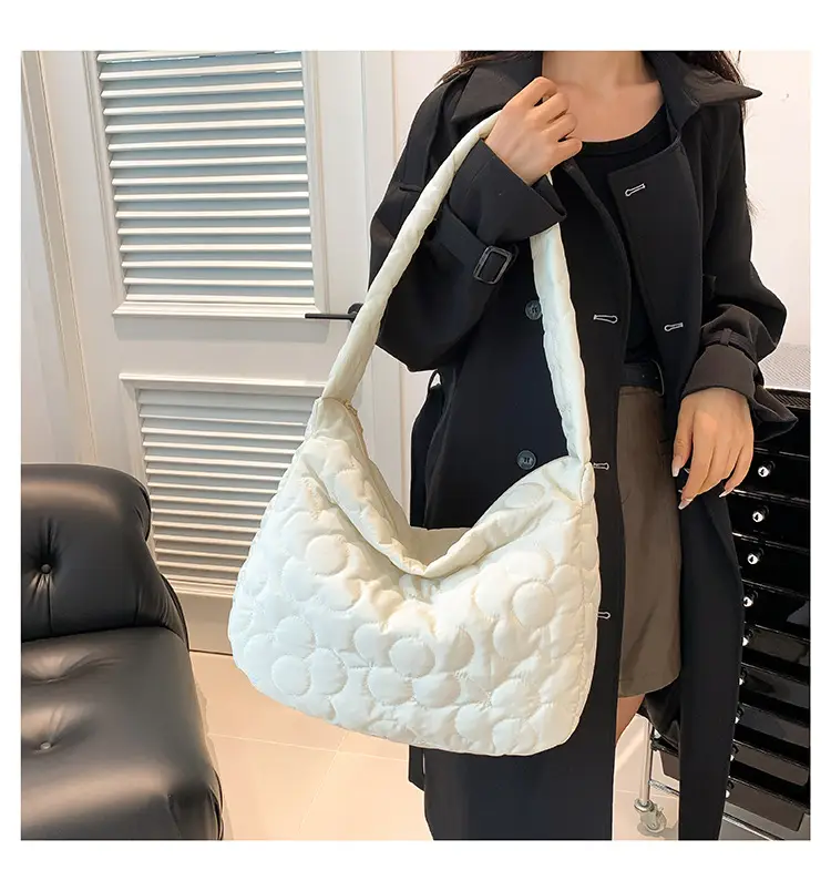 Black Quilted Shoulder Bag for Women 2023 Winter — feature 11