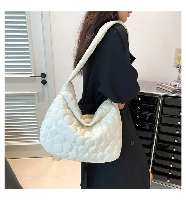 Black Quilted Shoulder Bag for Women 2023 Winter — feature 12
