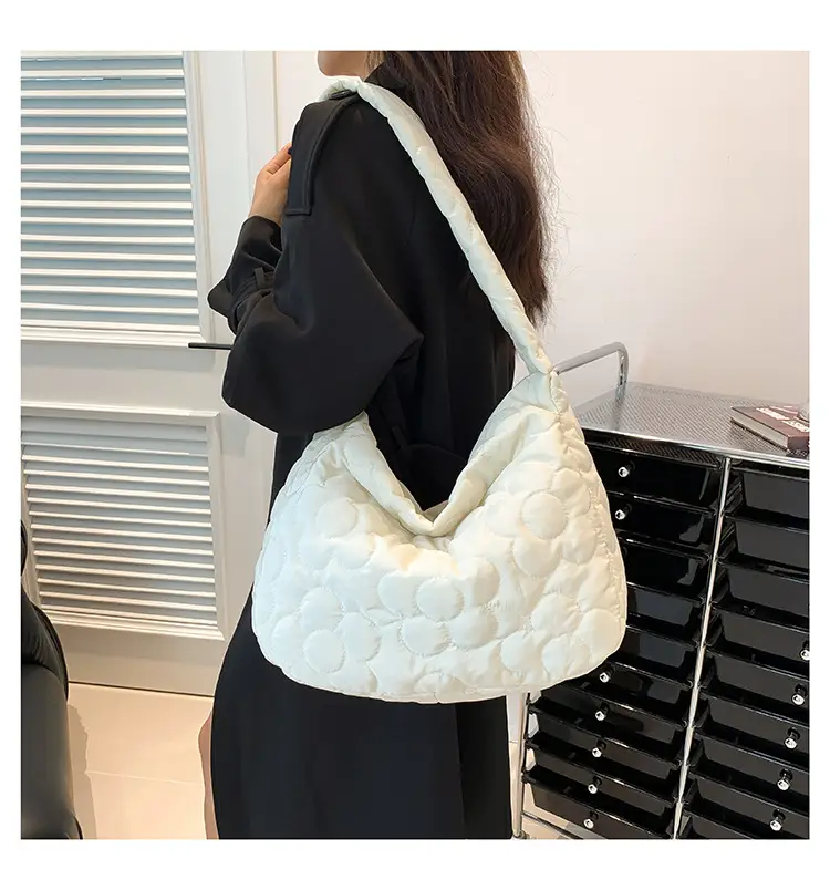 Black Quilted Shoulder Bag for Women 2023 Winter — feature 13