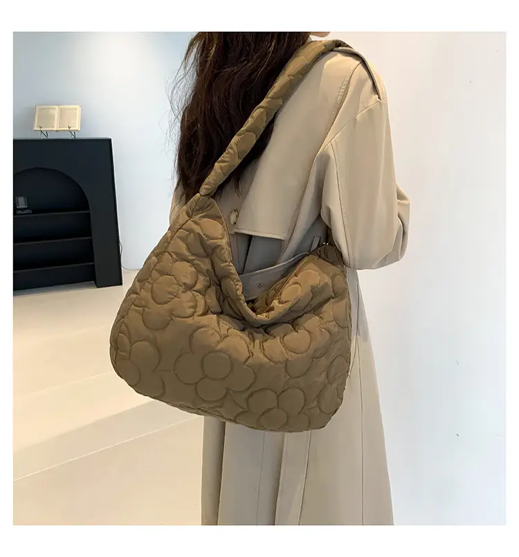 Black Quilted Shoulder Bag for Women 2023 Winter — feature 17