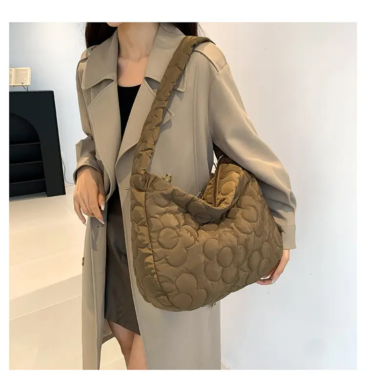 Black Quilted Shoulder Bag for Women 2023 Winter — feature 18