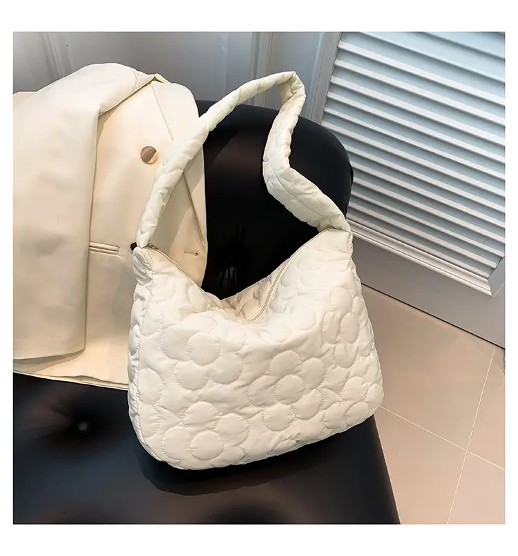 Black Quilted Shoulder Bag for Women 2023 Winter — feature 25