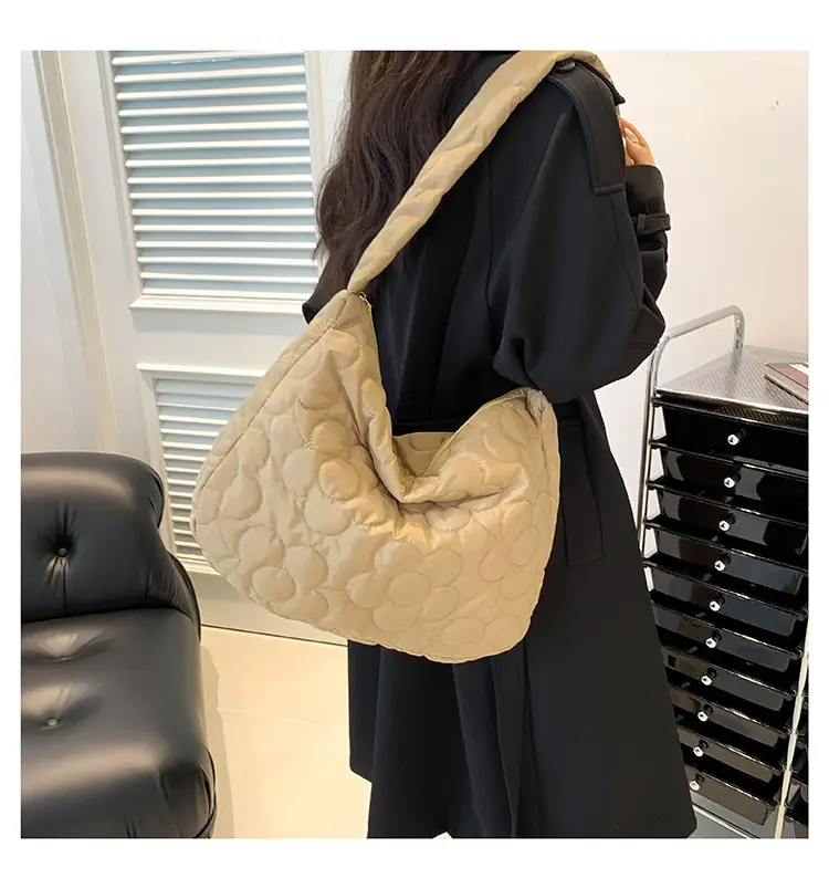 Black Quilted Shoulder Bag for Women 2023 Winter — feature 8
