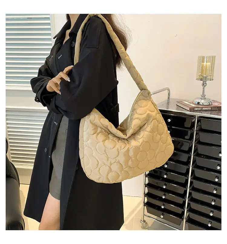 Black Quilted Shoulder Bag for Women 2023 Winter — feature 9