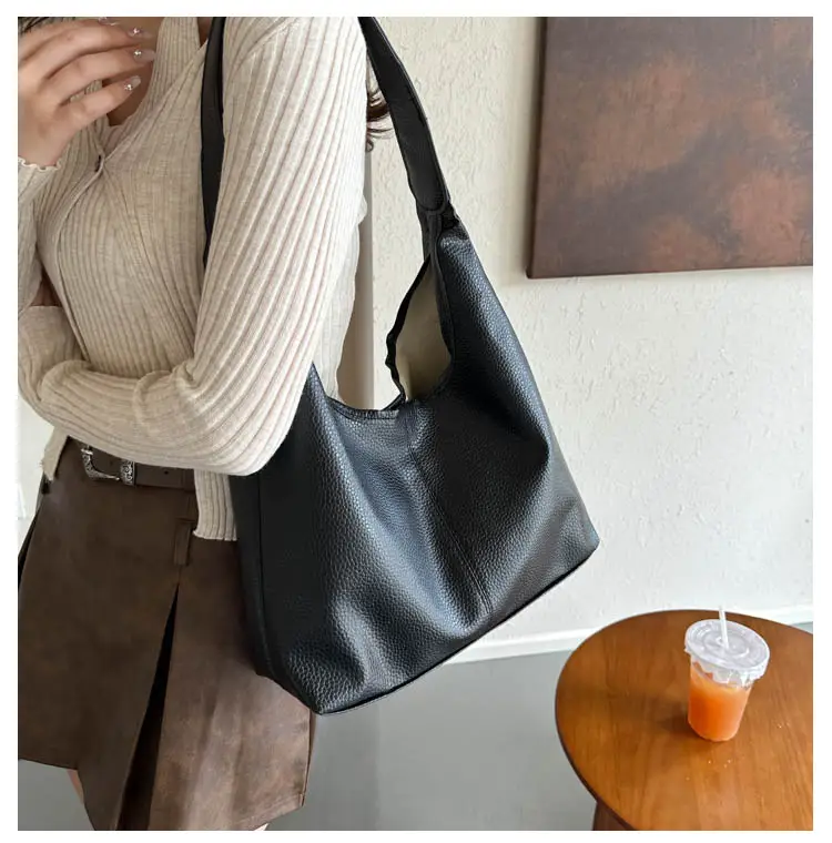 Black Retro Tote Bag for Women 2023 — feature 10
