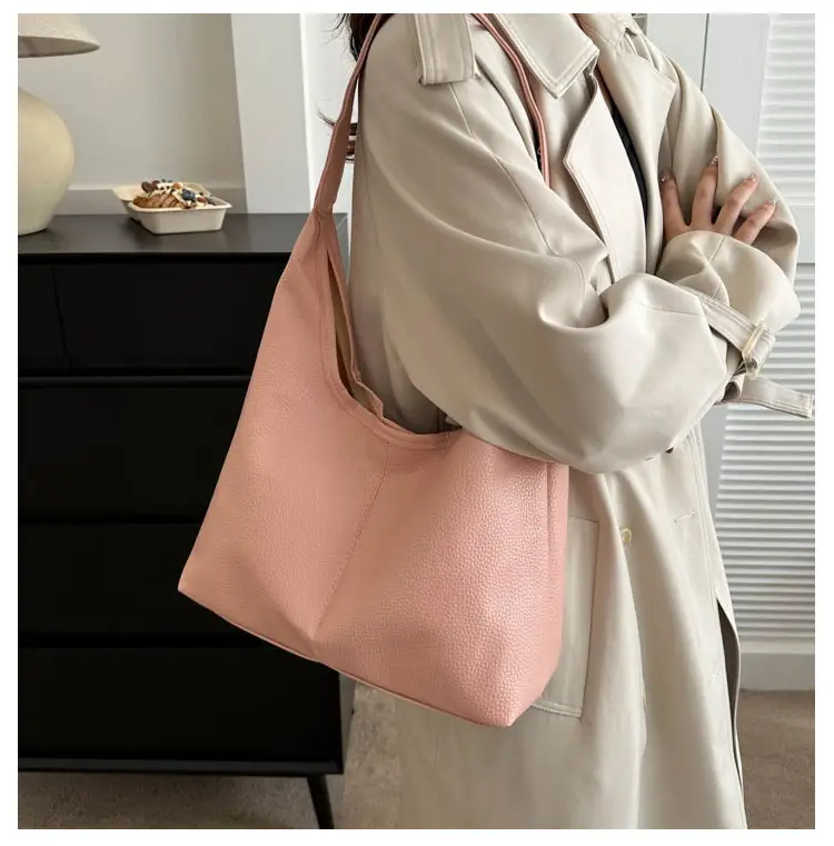 Black Retro Tote Bag for Women 2023 — feature 11