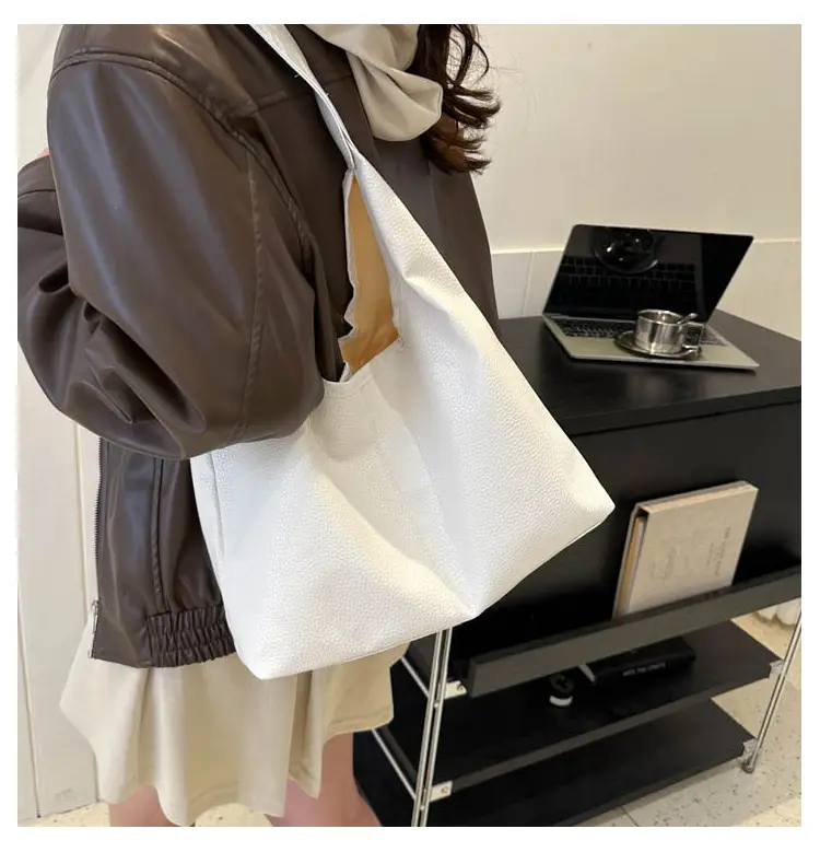 Black Retro Tote Bag for Women 2023 — feature 16
