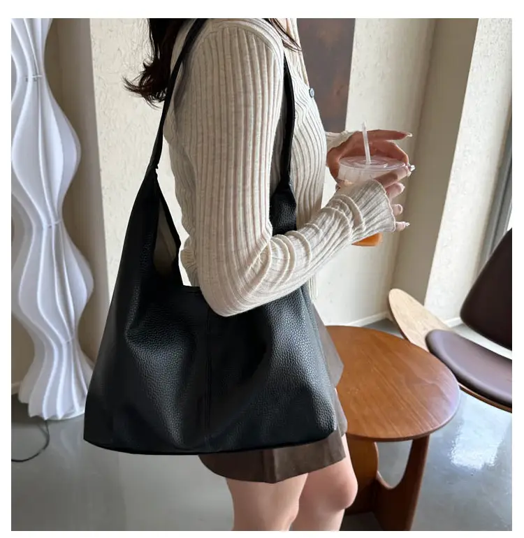 Black Retro Tote Bag for Women 2023 — feature 9