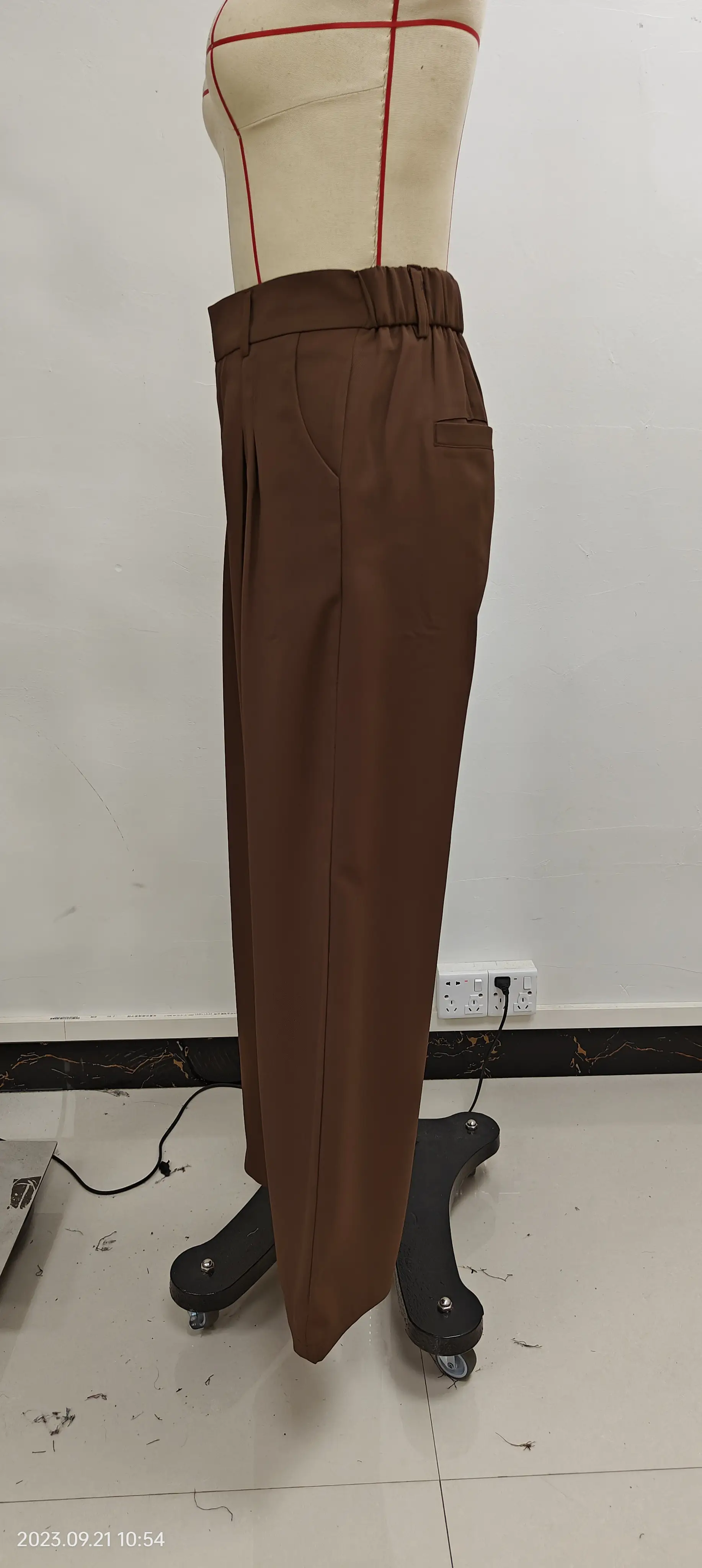 Women Wide Leg Pants with Pockets & Belt — feature 5