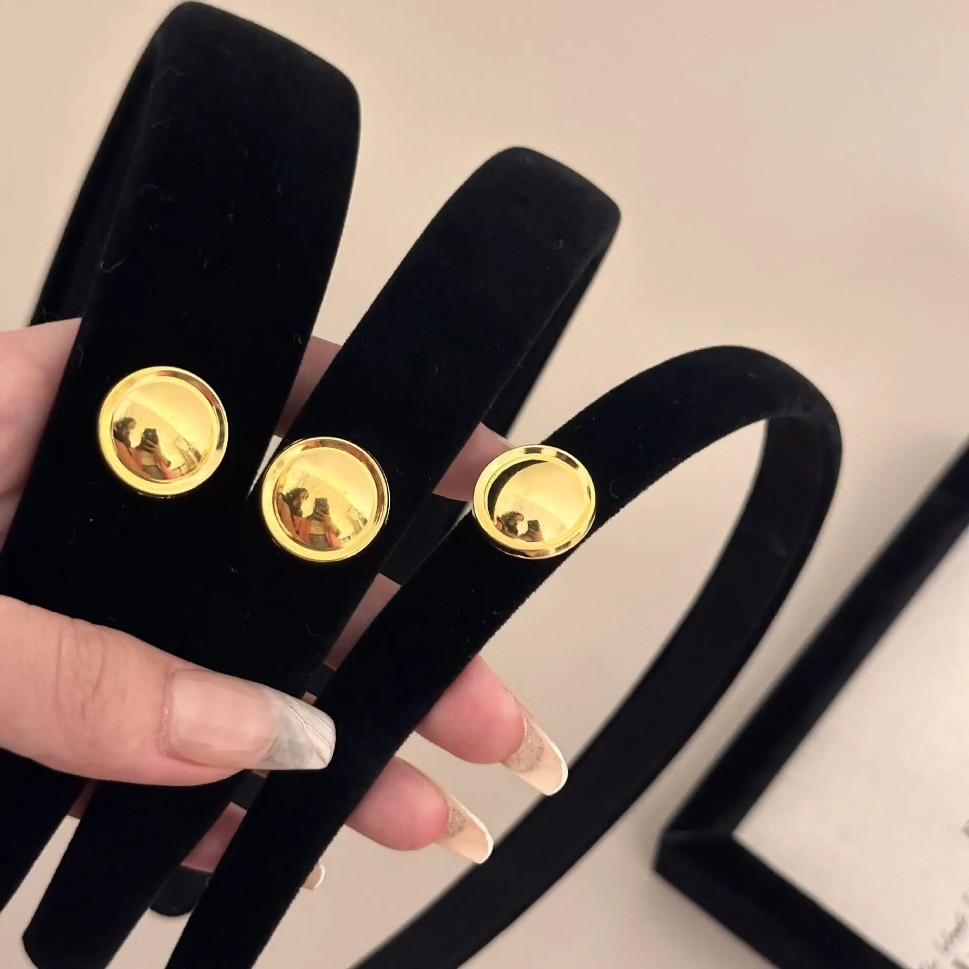 French Niche Retro Gold Hair Clip for Women - Image 5