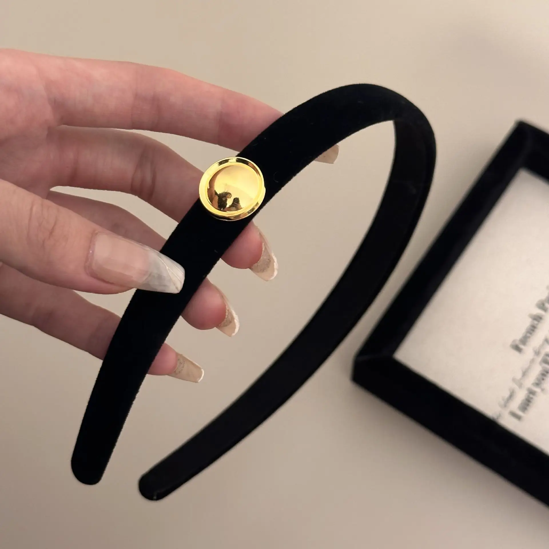 French Niche Retro Gold Hair Clip for Women - Image 3