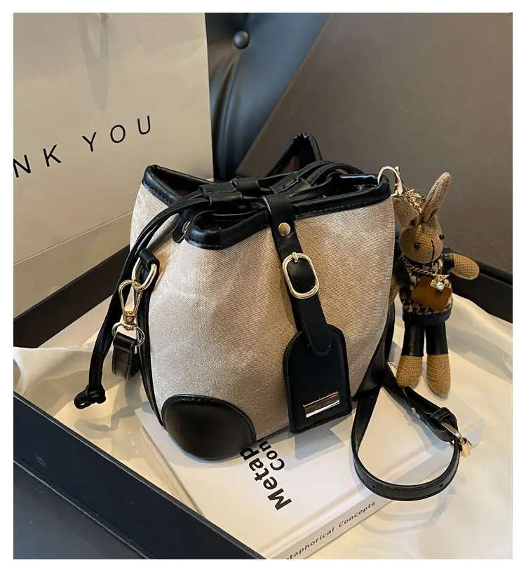 Korean Style Textured Shoulder Bag for Girls 2023 — feature 1