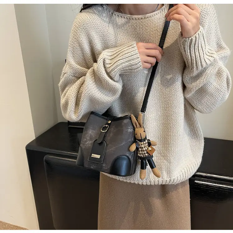 Korean Style Textured Shoulder Bag for Girls 2023 — feature 17