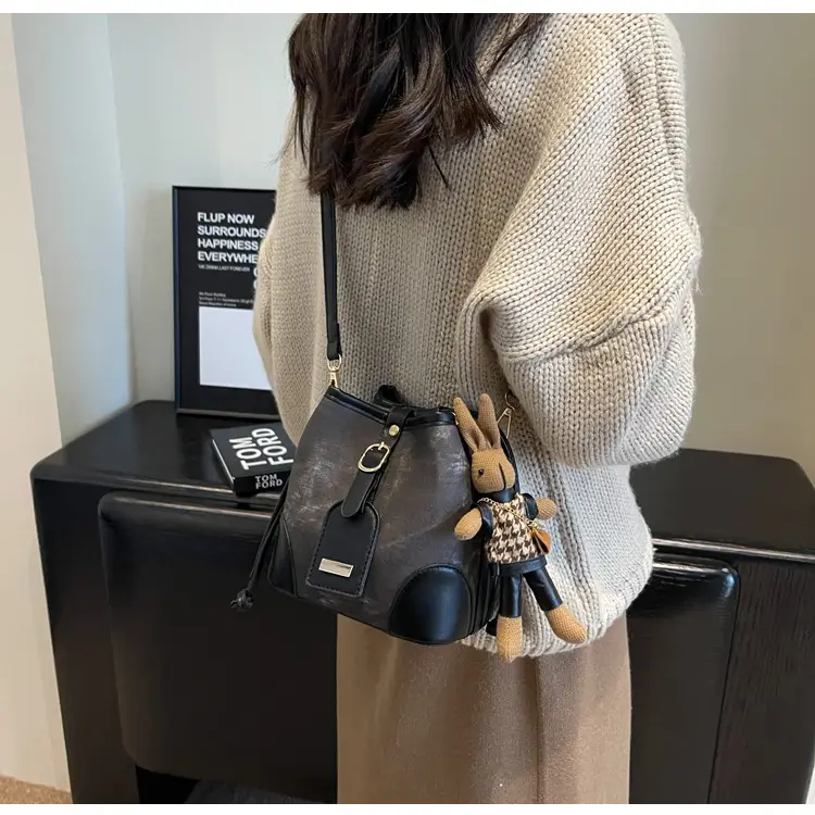 Korean Style Textured Shoulder Bag for Girls 2023 — feature 19