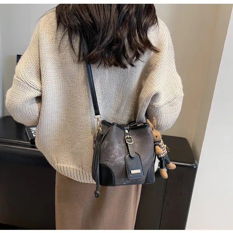 Korean Style Textured Shoulder Bag for Girls 2023 — feature 21