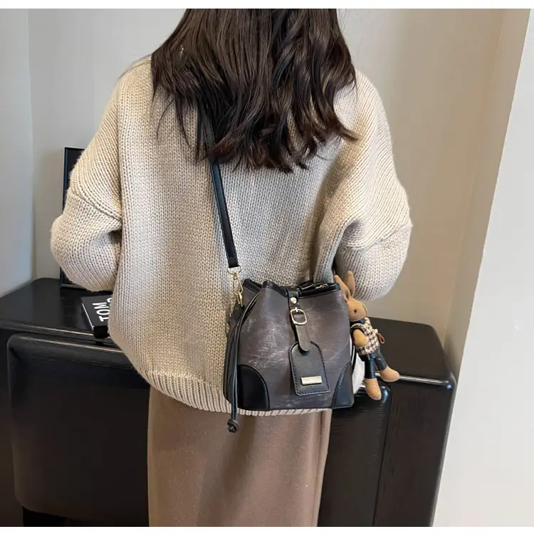 Korean Style Textured Shoulder Bag for Girls 2023 — feature 22
