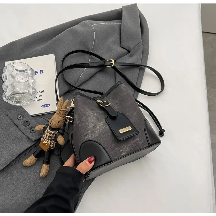 Korean Style Textured Shoulder Bag for Girls 2023 — feature 42