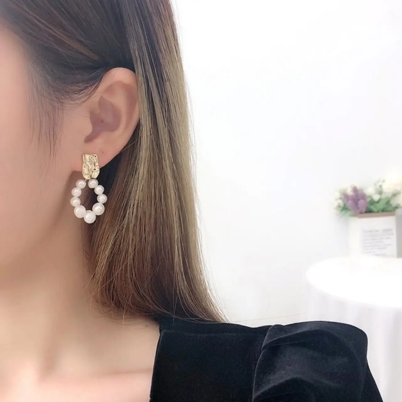 Vintage Pearl Circle Earrings for Women Silver - Image 2