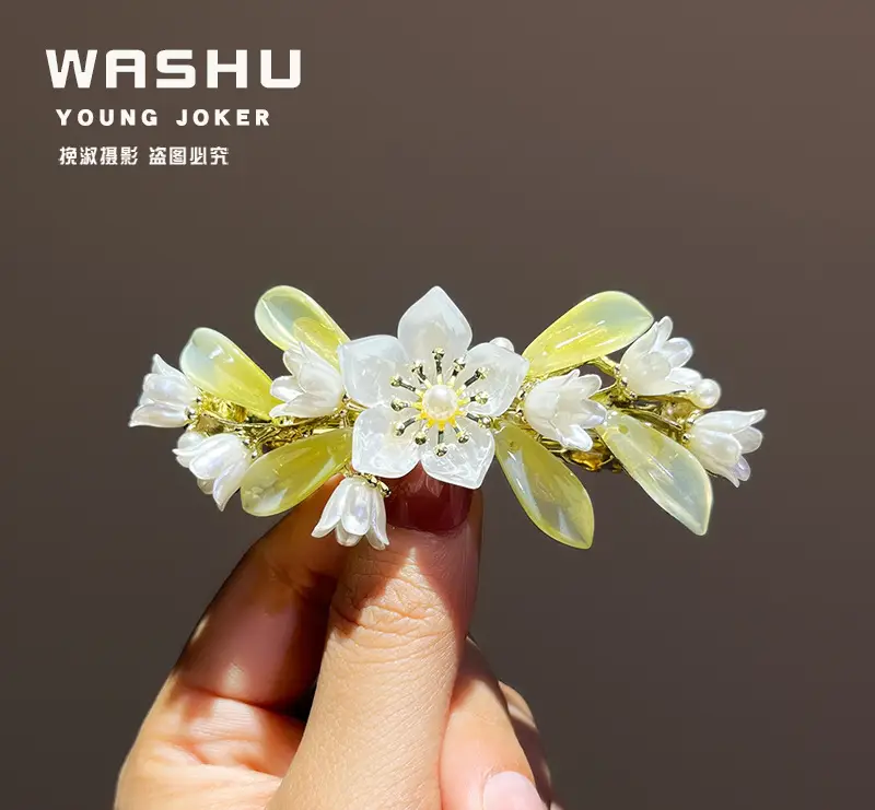 White Flower Pearl Spring Hair Clip for Women — feature 10