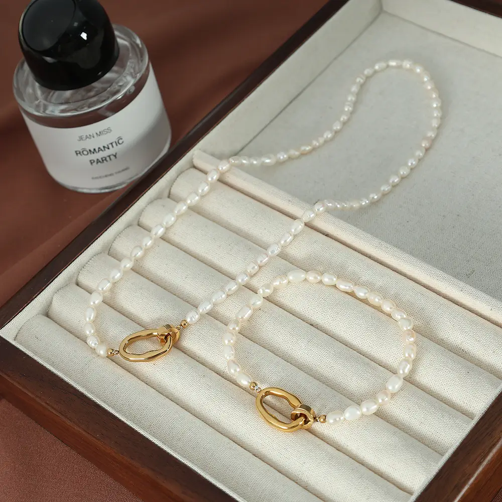 French Style Pearl Necklace Set for Women Elegant Cold Collar - Image 5