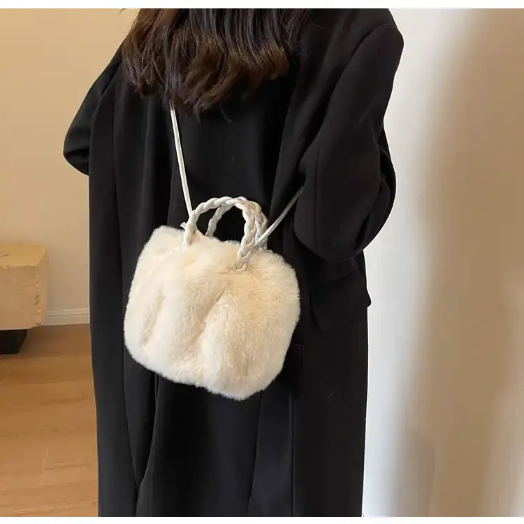Plush Cloud Shoulder Bag for Women 2023 — feature 39