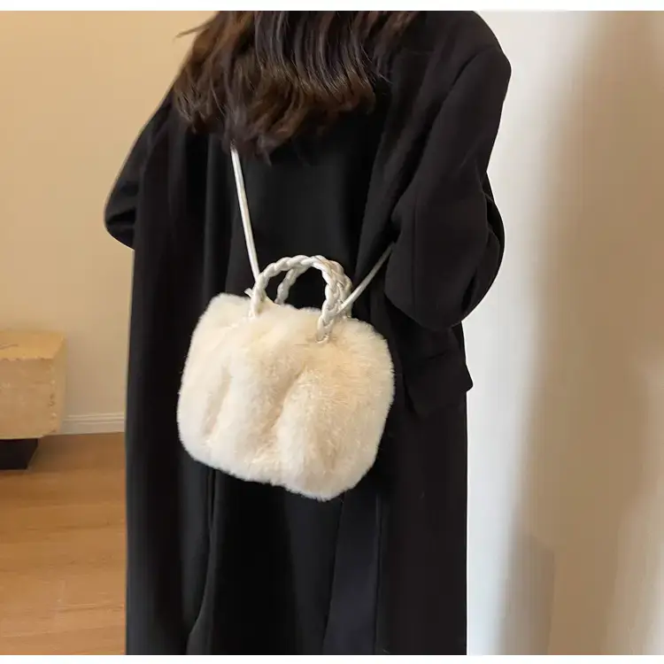 Plush Cloud Shoulder Bag for Women 2023 — feature 40