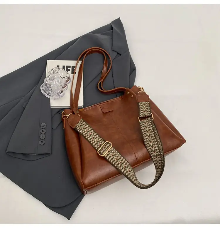 Women's Brown Leather Shoulder Tote Bag Large Capacity — feature 32