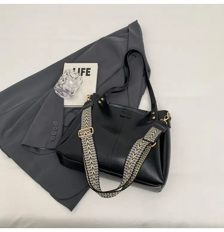 Women's Brown Leather Shoulder Tote Bag Large Capacity — feature 37
