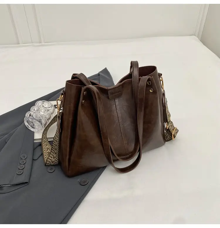 Women's Brown Leather Shoulder Tote Bag Large Capacity — feature 38