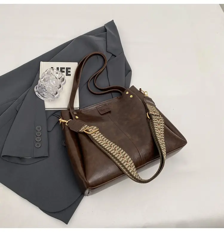 Women's Brown Leather Shoulder Tote Bag Large Capacity — feature 39