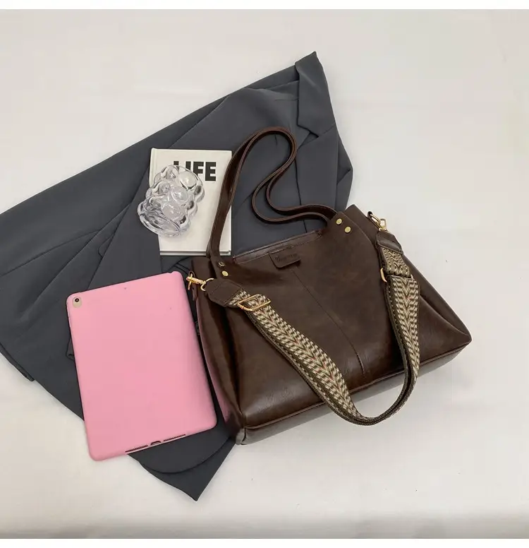 Women's Brown Leather Shoulder Tote Bag Large Capacity — feature 44