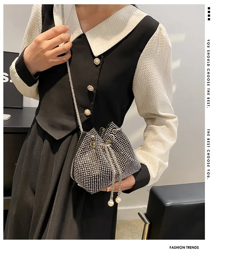 High-End Chain Crossbody Bag with Drawstring Closure — feature 1