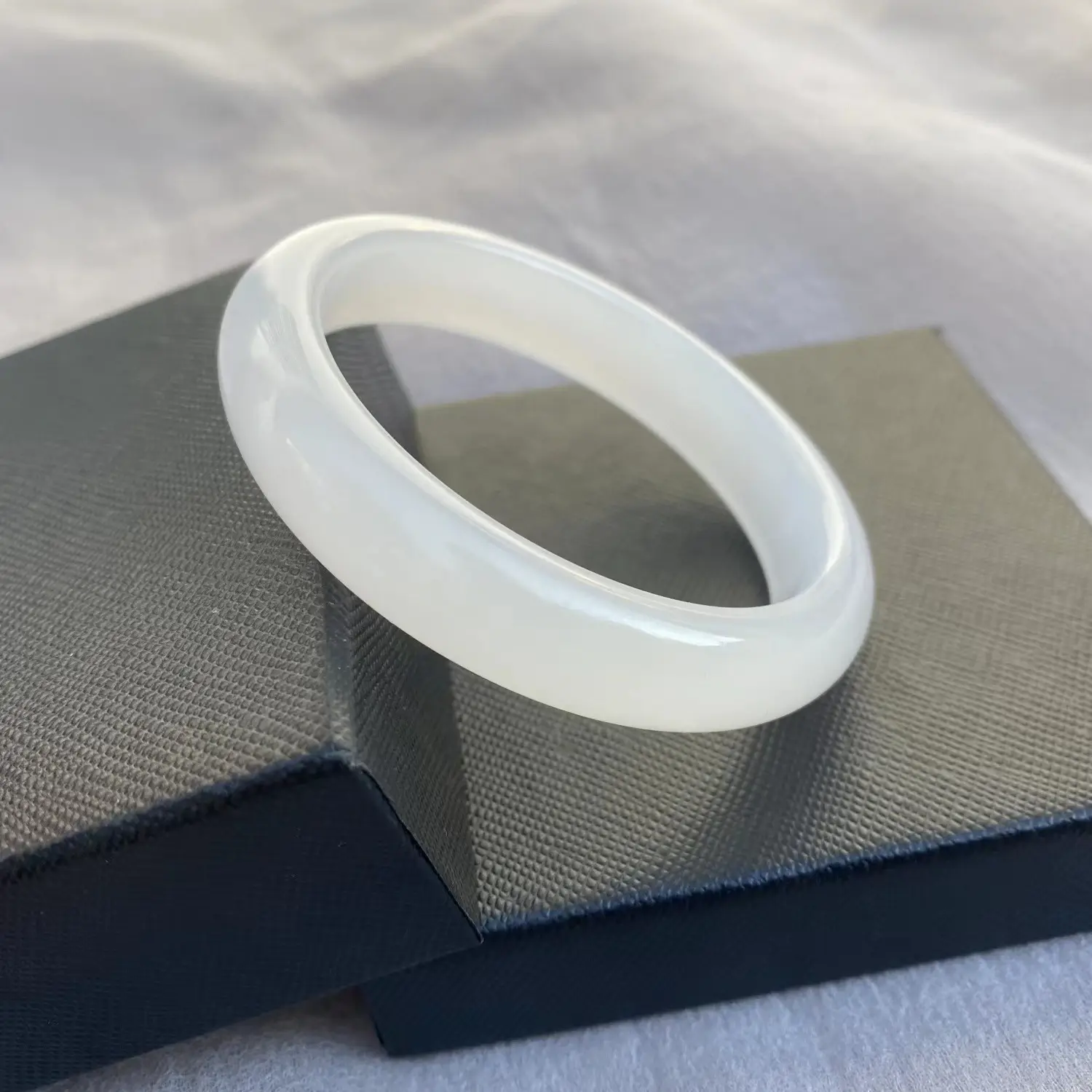Tian Shan Cui Jin Silk Jade Bracelet Round Strip White Moonlight Jade Xinjiang - Image 2