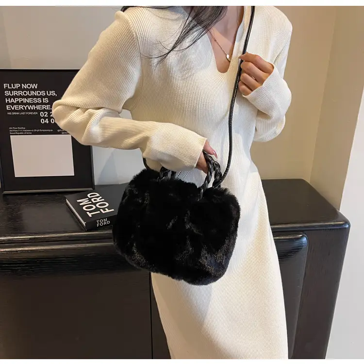 Plush Faux Fur Shoulder Bag for Women Winter 2023 — feature 11