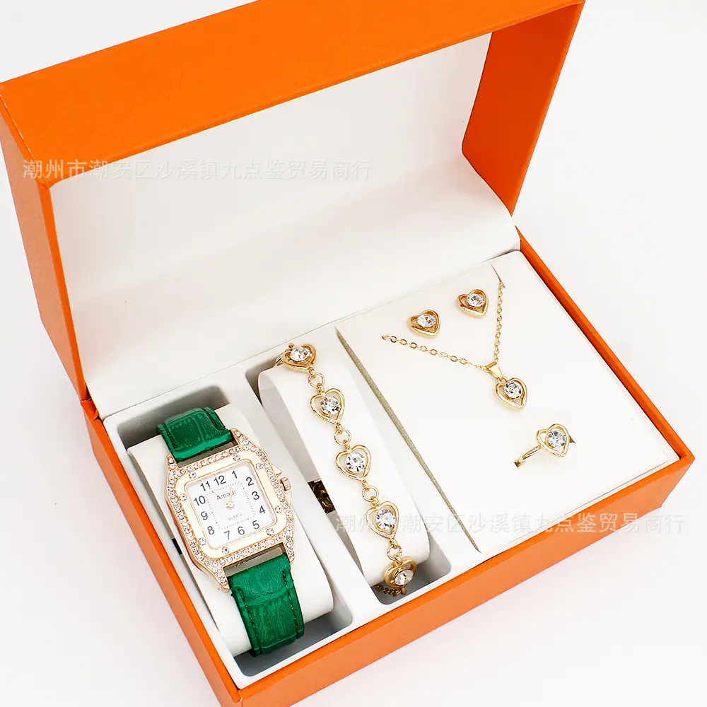 Gold Heart Charm Bracelet Set for Women — feature 10