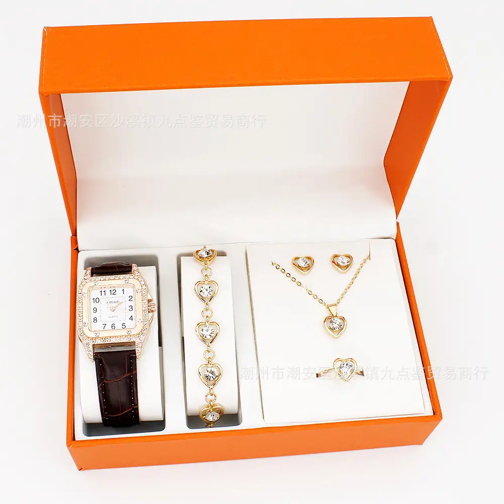 Gold Heart Charm Bracelet Set for Women — feature 14