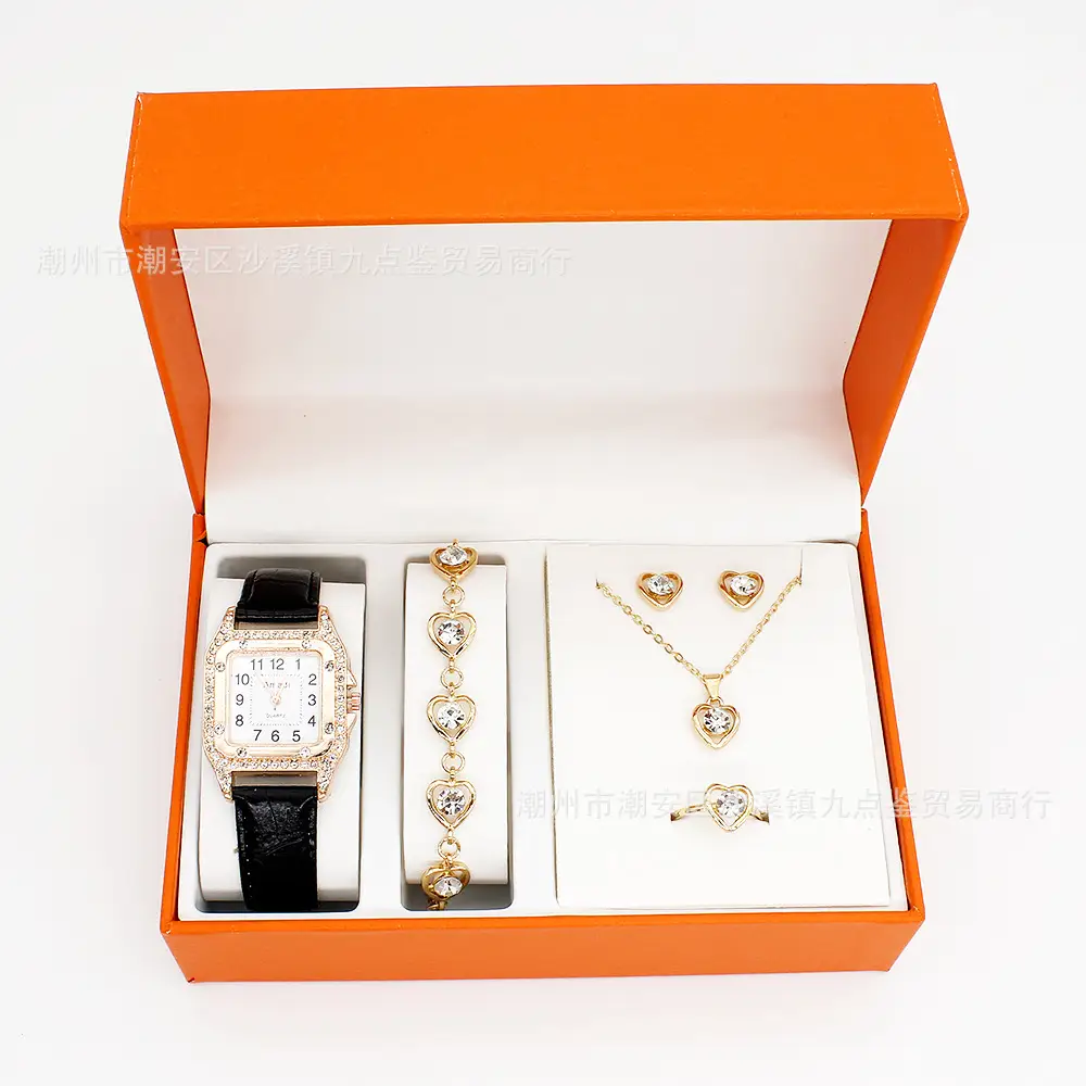 Gold Heart Charm Bracelet Set for Women — feature 5