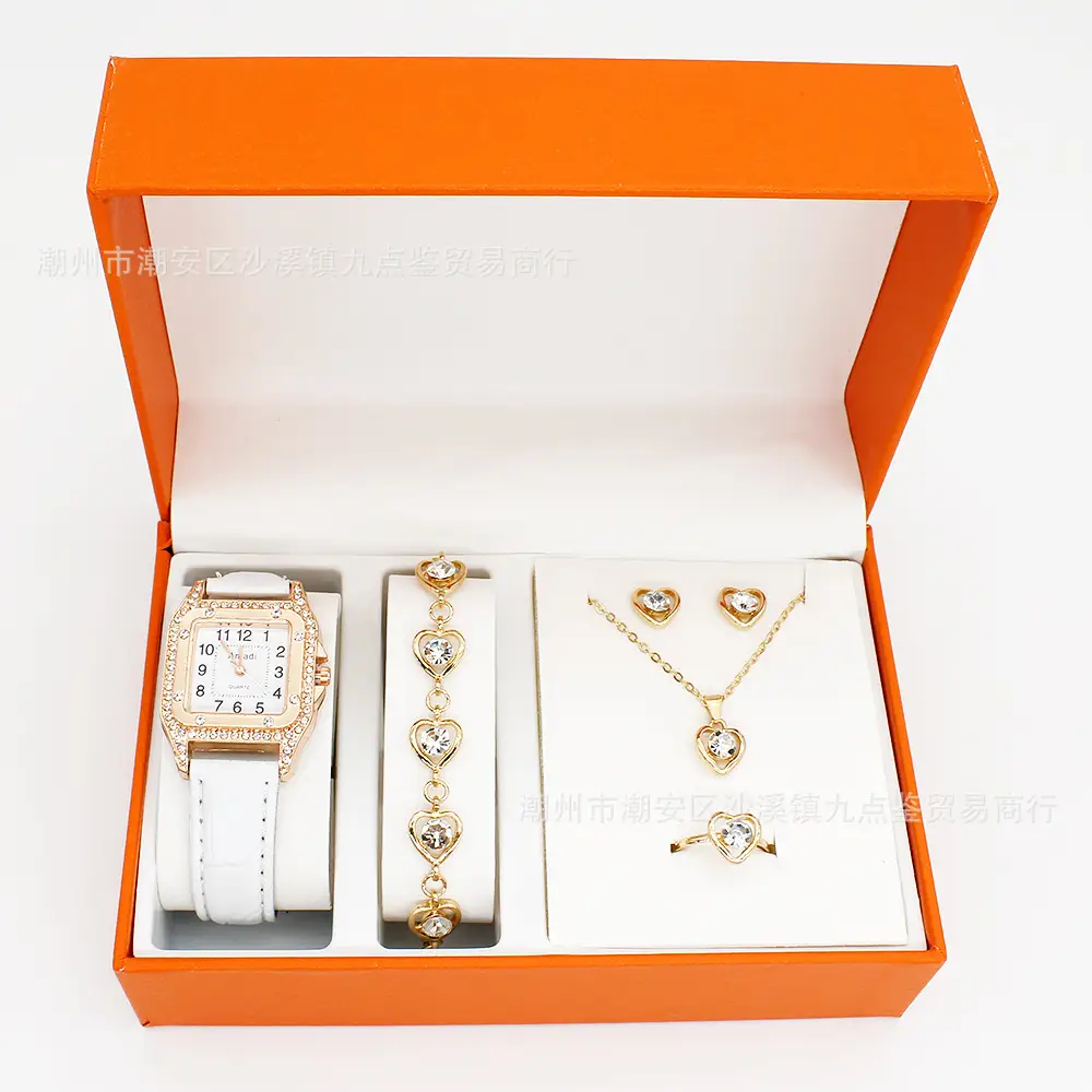 Gold Heart Charm Bracelet Set for Women — feature 7
