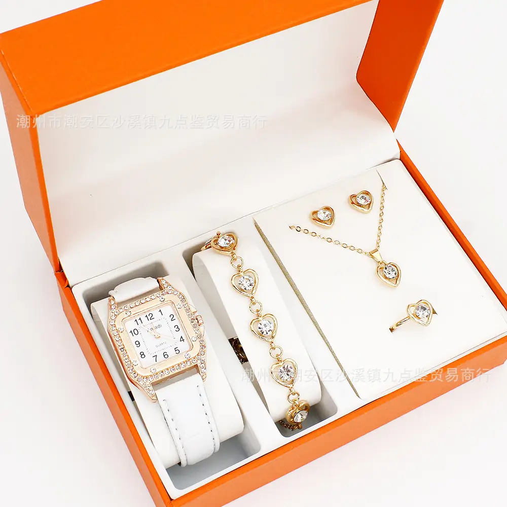 Gold Heart Charm Bracelet Set for Women — feature 8
