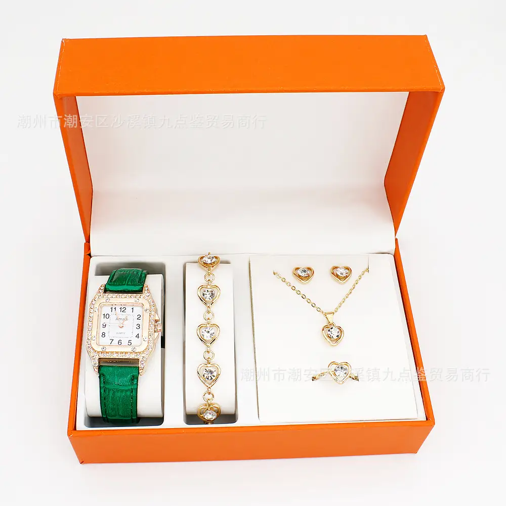 Gold Heart Charm Bracelet Set for Women — feature 9