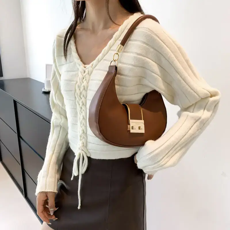 Black High-End Lock Armpit Bag for Women - Image 7