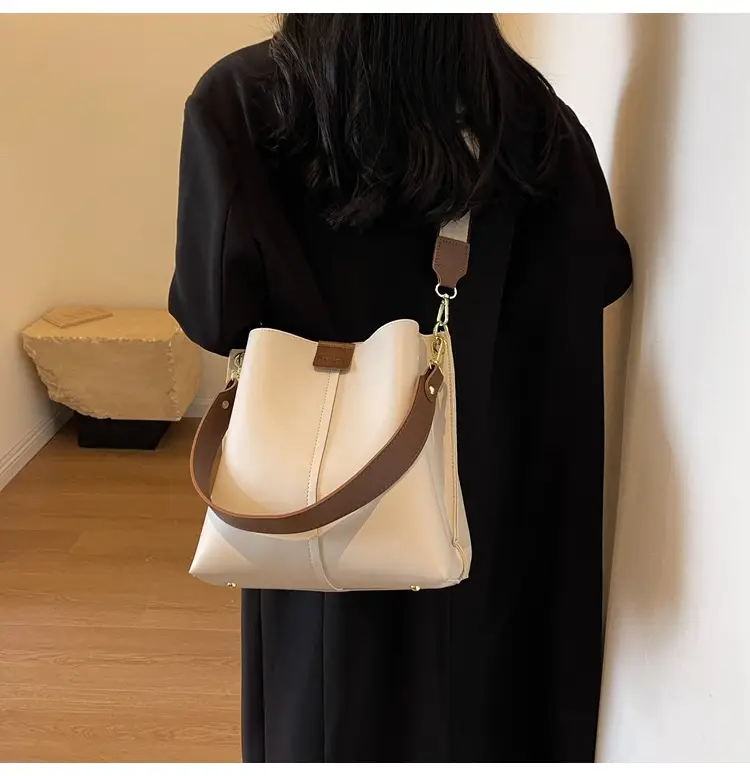 Women's Large Capacity Bucket Bag Beige 2024 — feature 23