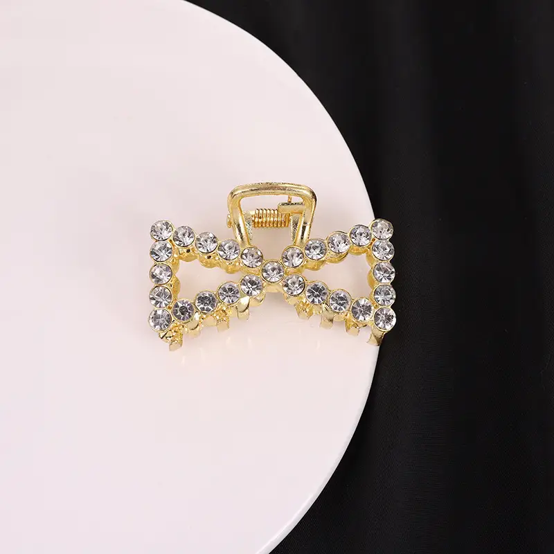 Korean Pearl Hairpin with Rhinestones Grip - Image 4