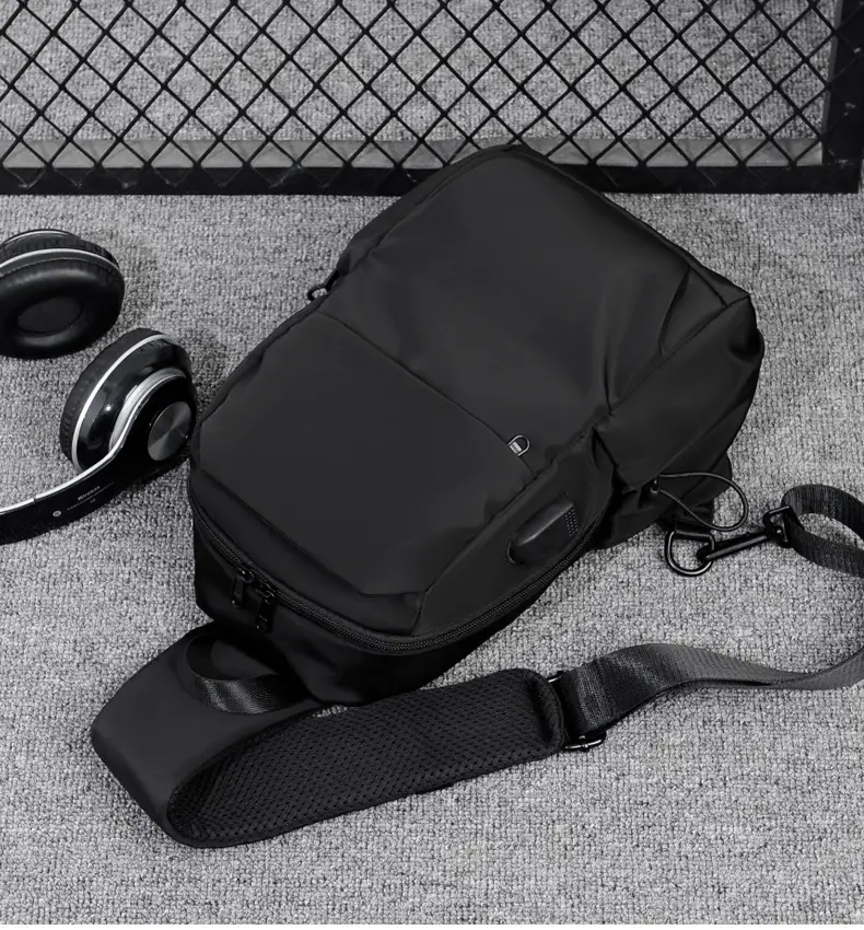 Waterproof Men's Large Capacity Crossbody Bag — feature 14
