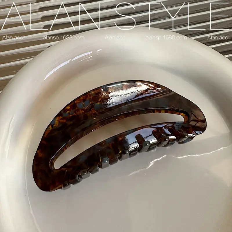 Maillard Dark Brown Shark Hairpin Clip for Women — feature 7