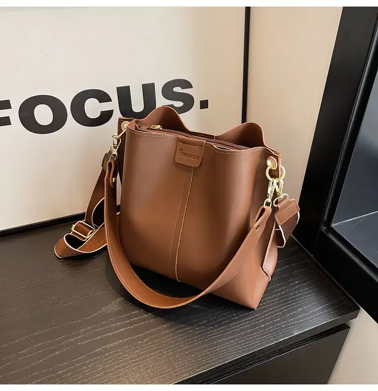 Women's Large Capacity Shoulder Bag Cream Brown Gold — feature 15