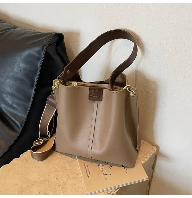 Women's Large Capacity Shoulder Bag Cream Brown Gold — feature 17