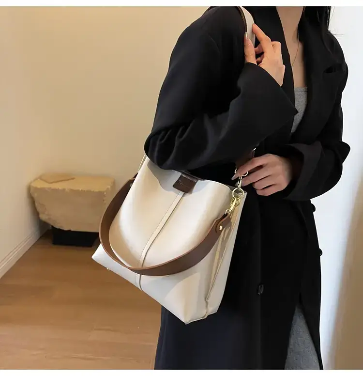 Women's Large Capacity Shoulder Bag Cream Brown Gold — feature 19